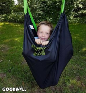 Schommelen in een zak-Goodwill Day-Goodwill.nl